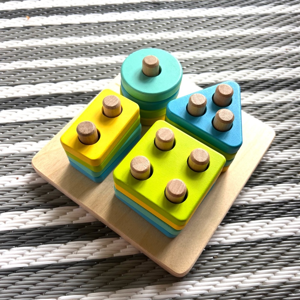 LoveEvery Sort & Stack Peg Puzzle